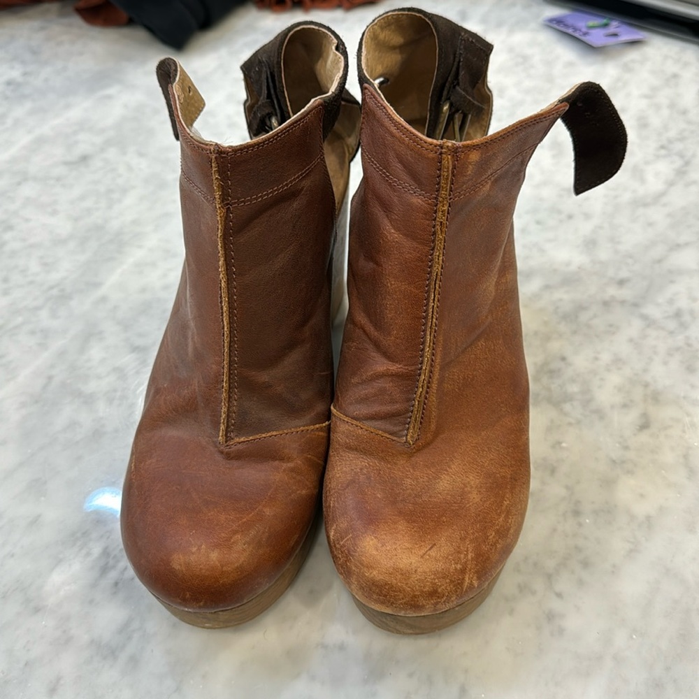 Free people cedar clogs